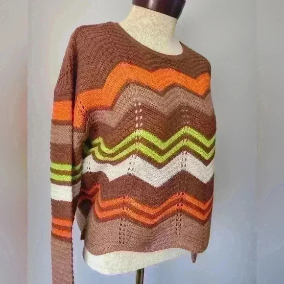 Uk2LA patterned  sweater size medium - Picture 2 of 5